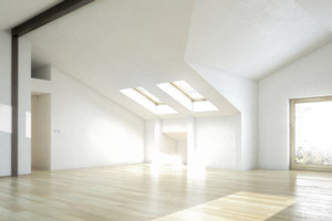 Renovierter Raum mit weißem Putz